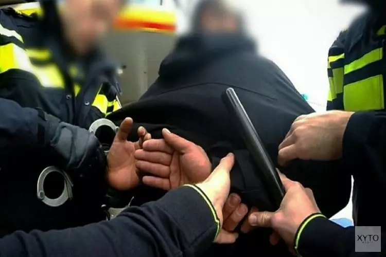 Arnhemmer aangehouden voor openlijke geweldpleging tijdens Koningsdag in Arnhem
