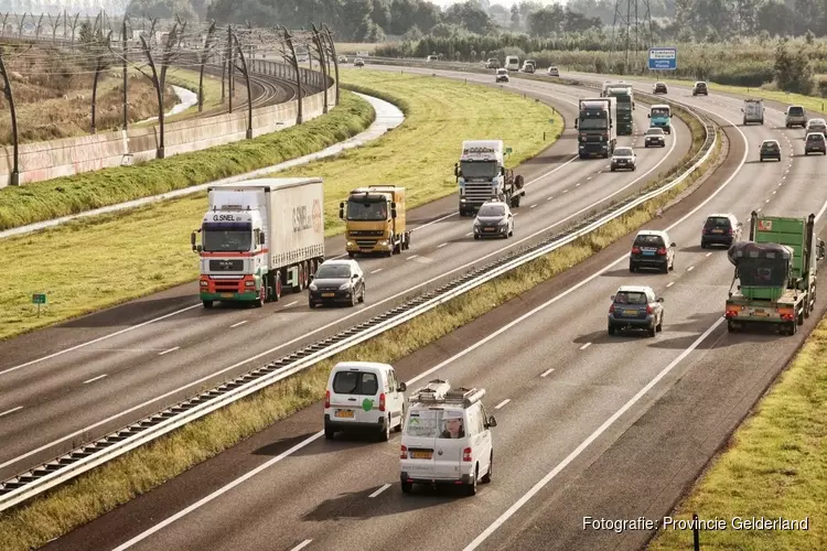 Onderzoek naar zonne-energie op rijksgronden langs A15