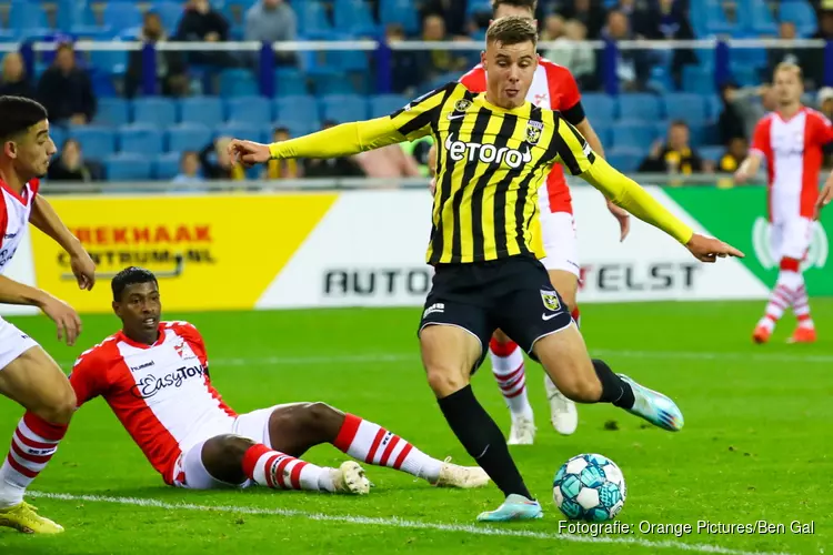 Eindelijk thuiszege voor Vitesse, FC Emmen met 2-1 geklopt