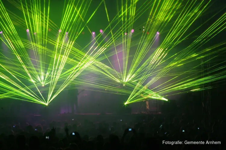 Arnhem luidt nieuwe jaar in met vuurwerkshow en nieuwe lichtshow