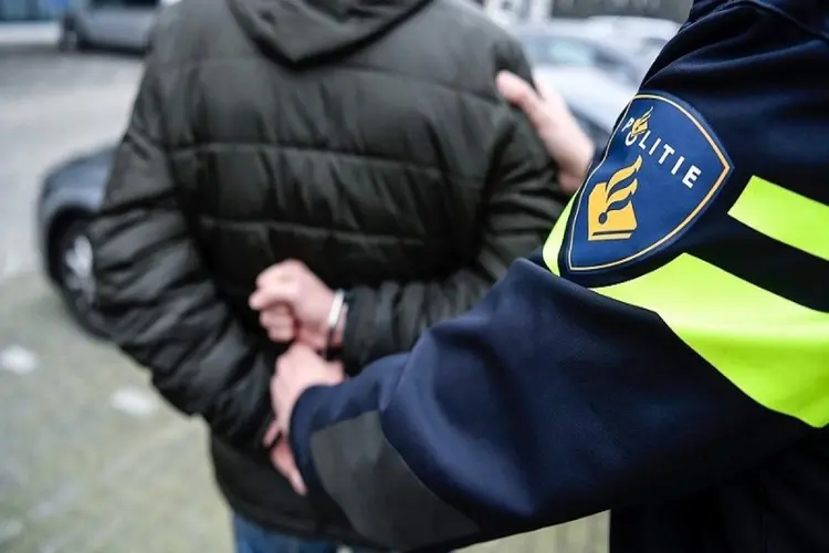 Politie houdt man (19) aan na steekincident